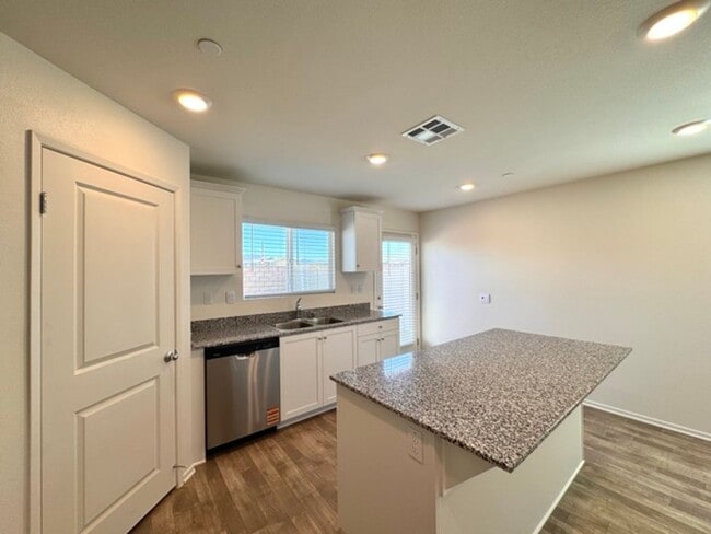 Building Photo - Brand New 3 Bedroom Single Story Home For ...