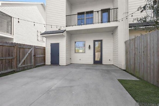 Building Photo - 5030 Myrtle Trail Dr