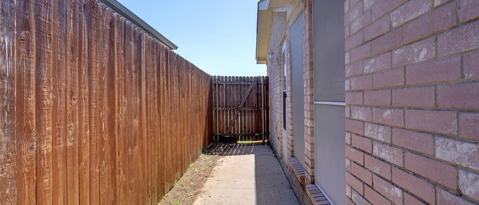 Building Photo - 215 Colt Ln