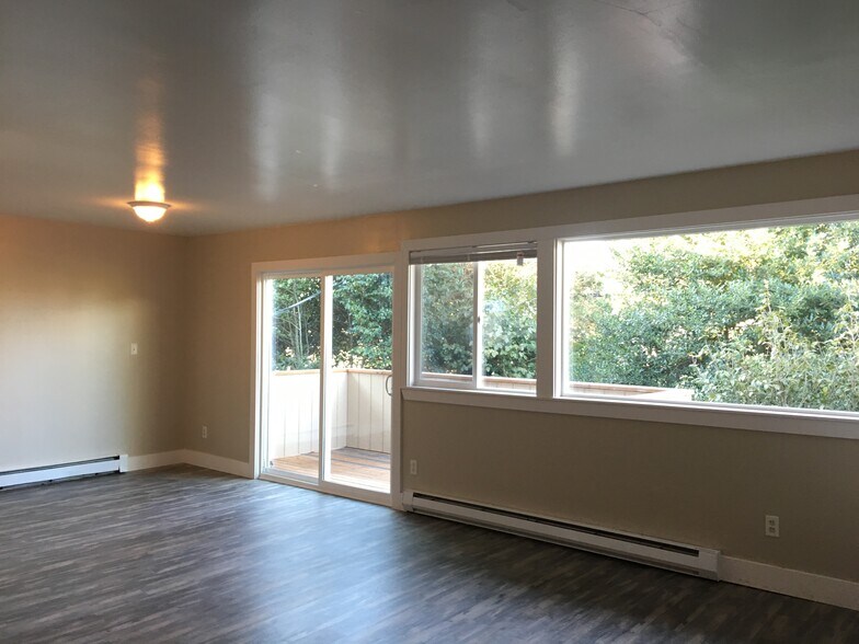 Building Photo - 11758 Greenwood Ave N