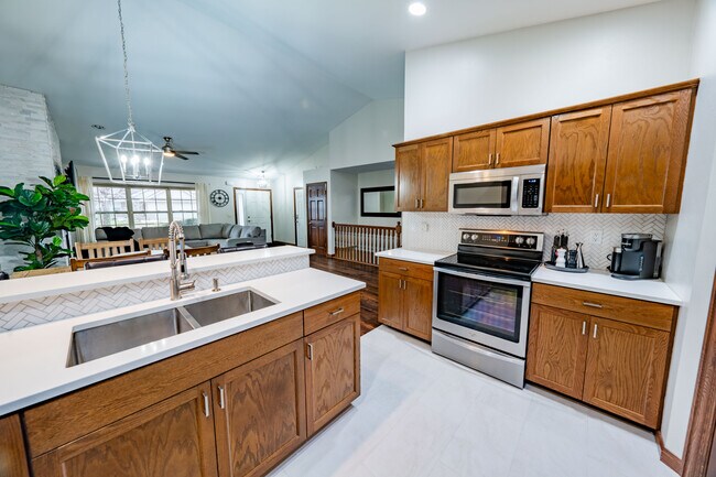 Building Photo - 3400 Riverstone Ct