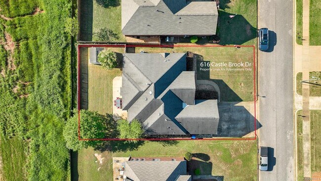 Building Photo - 616 Castle Brook Dr