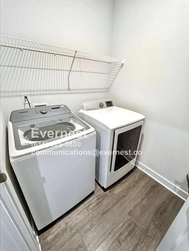 Building Photo - 4-Bedroom, 2.5-Bath Home with Convenient A...