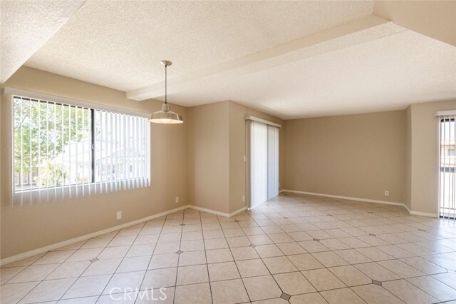 Building Photo - 569 Palm Dr