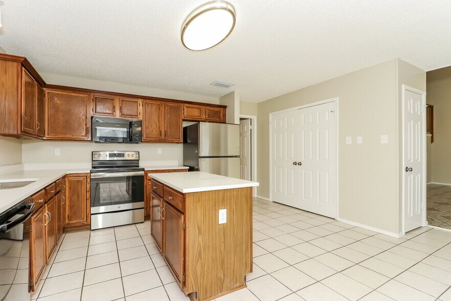 Building Photo - 2729 Forest Creek Dr