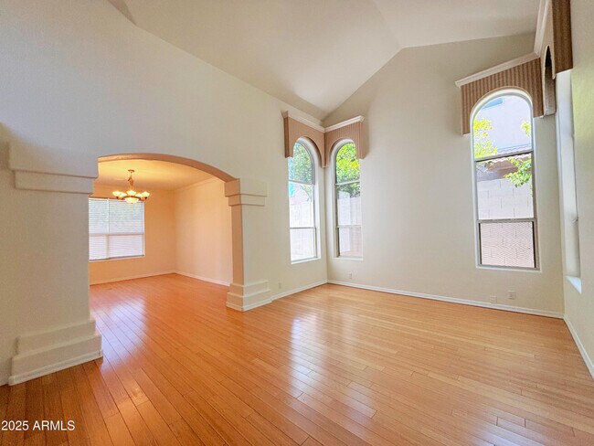 Building Photo - 3213 E Desert Flower Ln