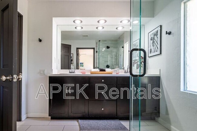 Building Photo - 1970 S Joshua Tree Pl