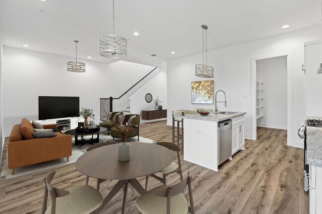 Building Photo - 5610 Savyon Dr