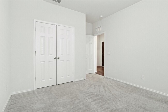 Building Photo - 2100 Hummingbird St
