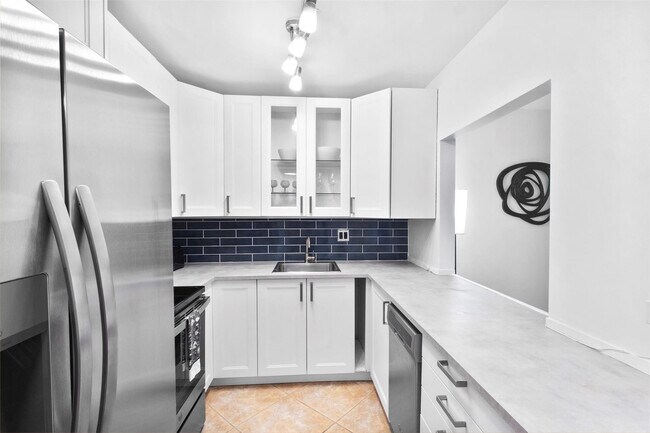 Building Photo - 251 S Cypress Rd