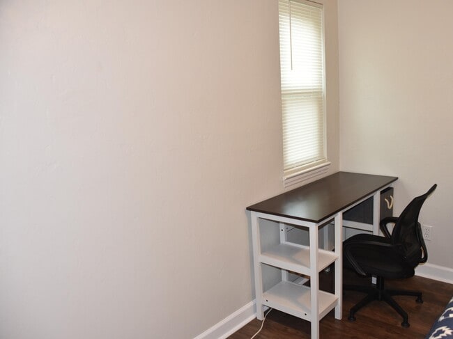 Building Photo - 650 W Tharpe St