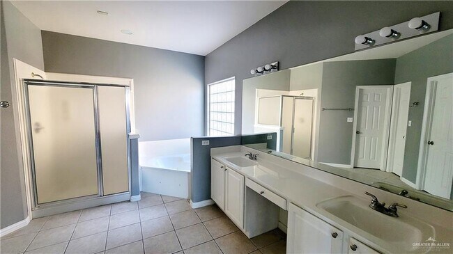 Building Photo - 25 El Jardin St