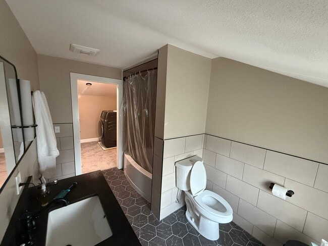 Building Photo - Available Newly Renovated 2 Bedroom and 1.5 Bath in Manlius