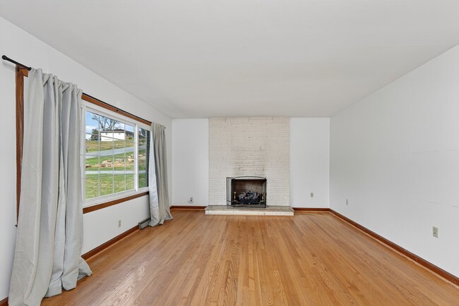 Building Photo - 316 Morningside Dr SW