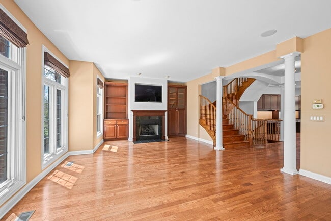 Building Photo - 1813 Admiral Ct