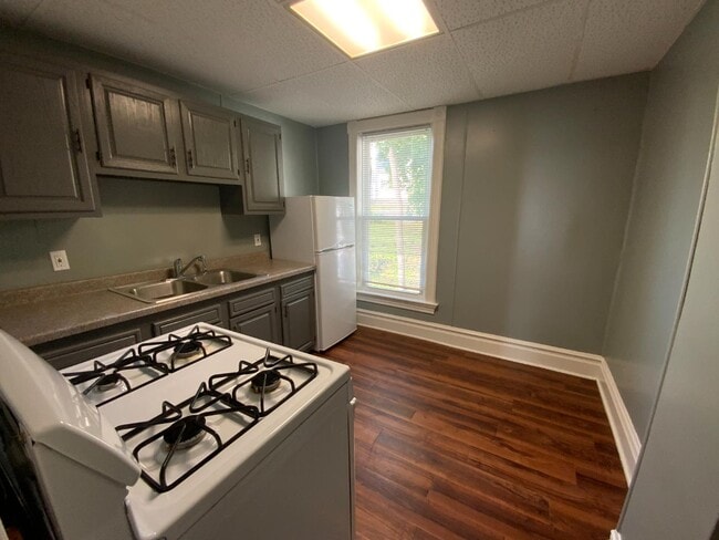 Building Photo - 25 W 4th St