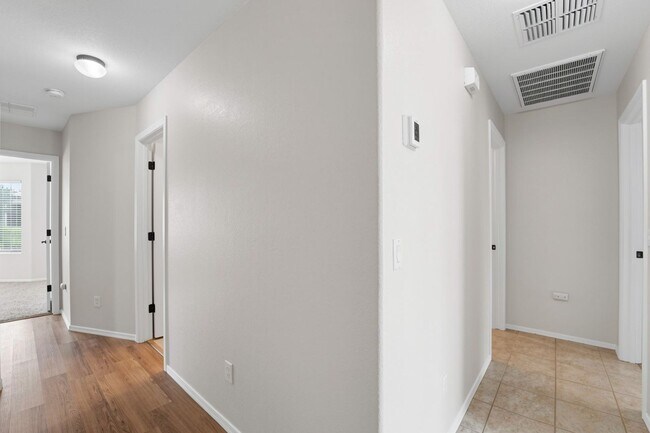 Building Photo - 15526 W Lisbon Ln