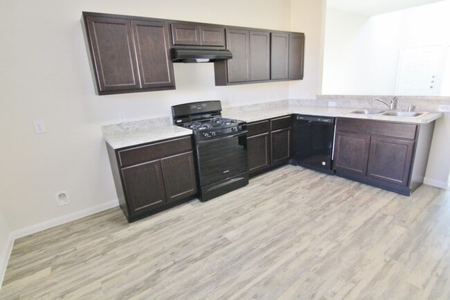 Building Photo - 6255 Brenwood Cir