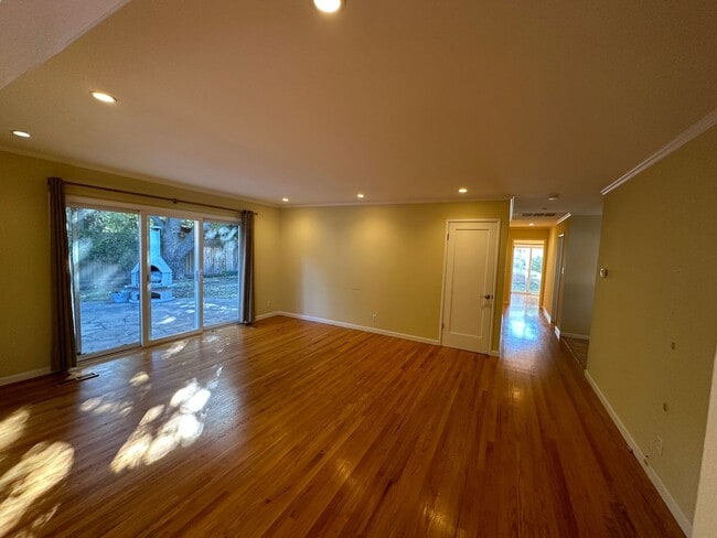 Building Photo - LOS GATOS - Beautifully upgraded property in desirable Los Gatos location, Los Gatos Schools