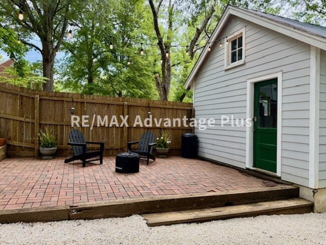 Building Photo - Spacious home located in The Avenues