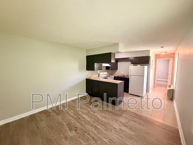 Building Photo - 1908 Tall Pines Cir