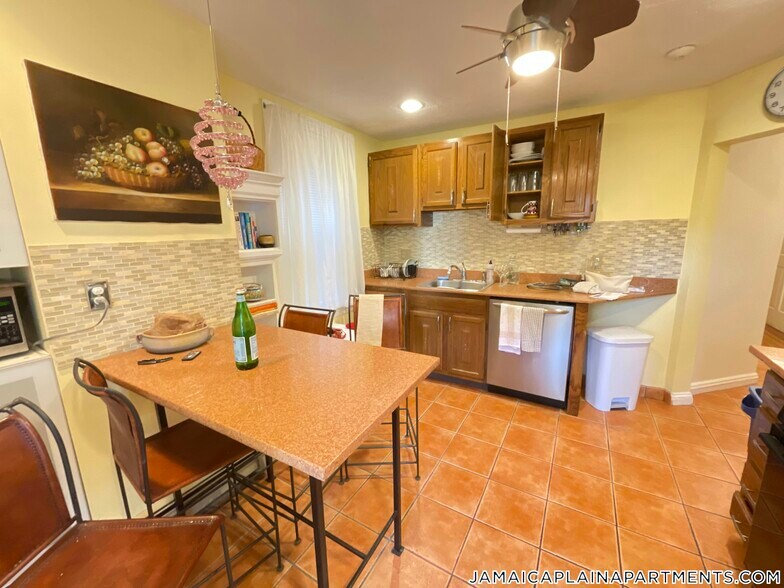 Building Photo - 11 Chilcott Pl