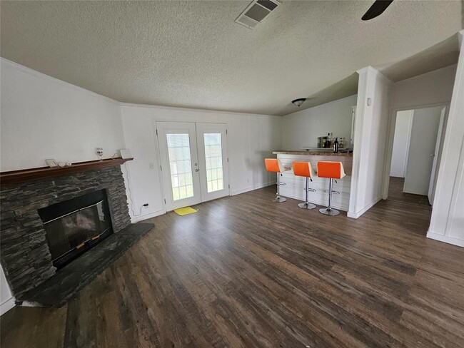 Building Photo - 2218 Hintz Rd