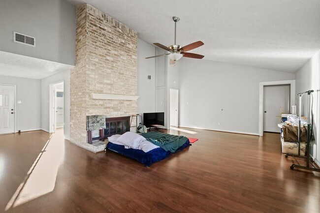 Building Photo - 2815 Edgewood Dr
