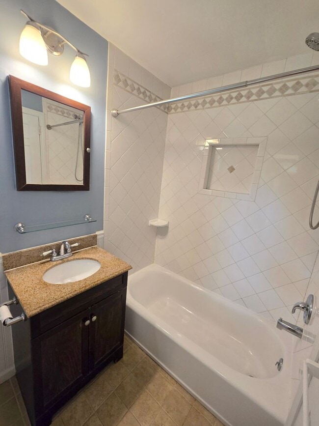 Building Photo - Amazing views overlooking the Raritan River! Commuter delight! Single family home with 2-bedroom,...