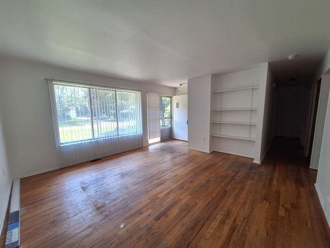 Building Photo - 3 bedroom home in Southfield with sprawlin...