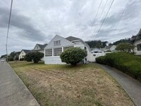 Building Photo - 576 Main St