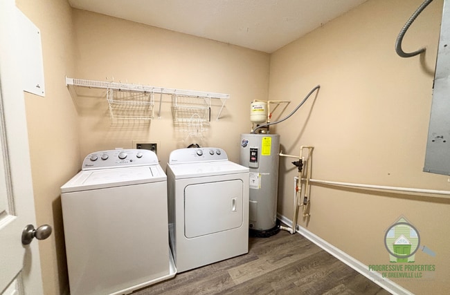 Building Photo - 105 McKenna Cir