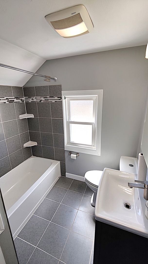 Building Photo - *Beautifully Updated & Charming 3BD/1BA Single-Family Home Available in West Mifflin*