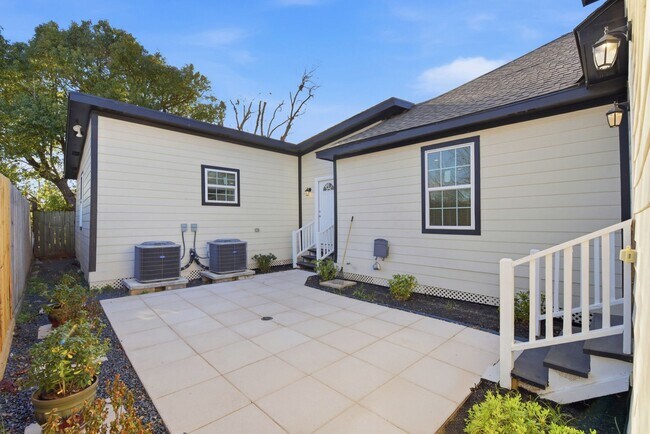 Building Photo - 3911 Fulton St