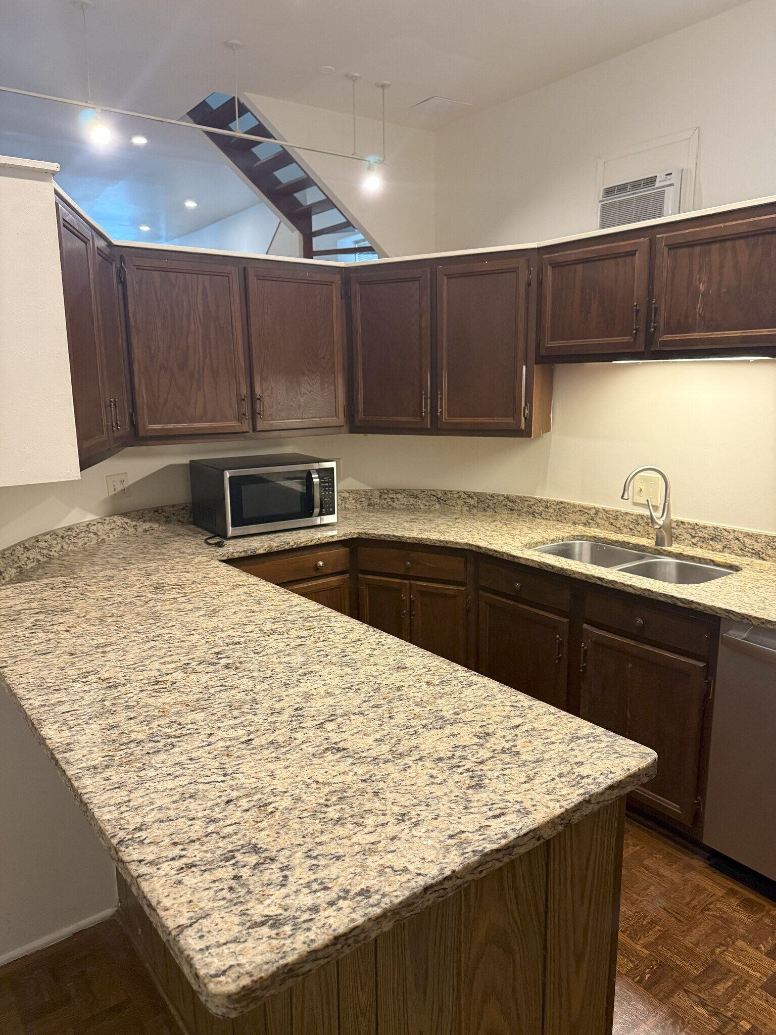 stone counter tops - 2059 N Clifton Ave