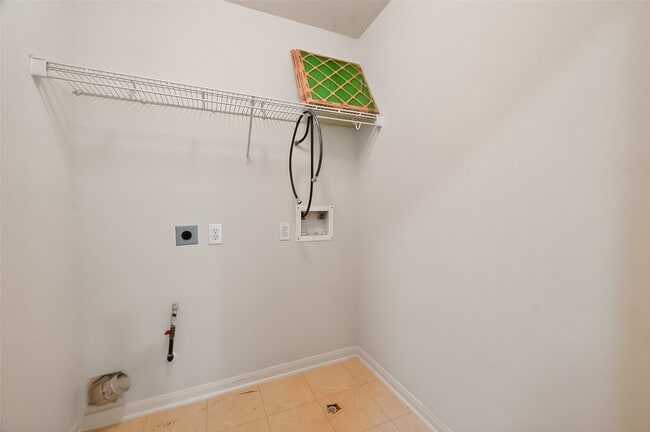 Building Photo - 6523 Mildenhall Ct