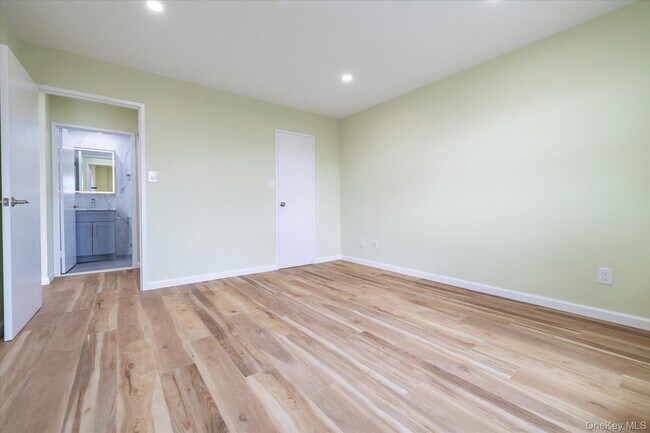 Building Photo - 360 Shore Rd