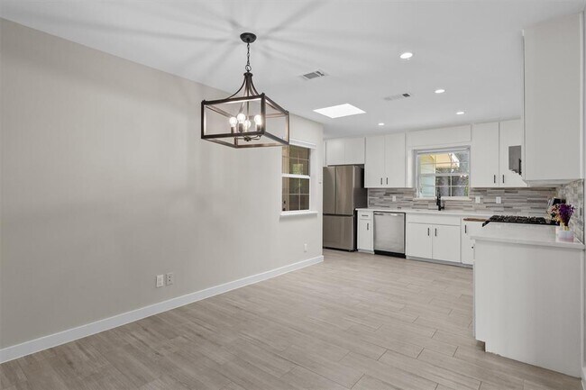 Building Photo - 7707 Robalo Rd