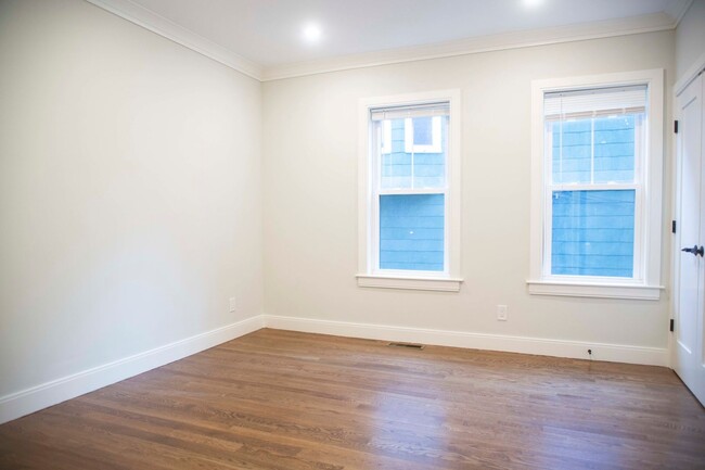 Building Photo - HOT ALLSTON LISTING!!!!