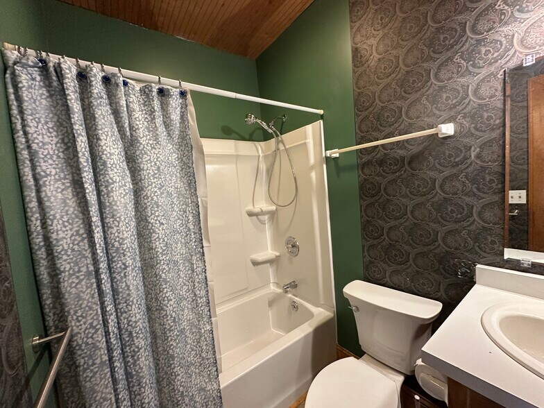 Building Photo - 162 Washington St