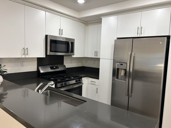 Building Photo - Well-Kept 1 Bedroom, 1 Bath Condo in East Petaluma