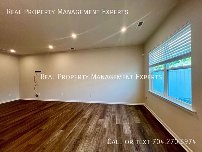 Building Photo - 3115 Hutton Gdns Ln