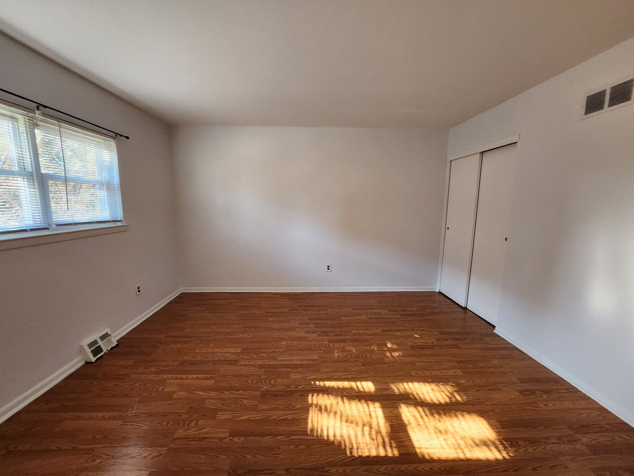 Master Bedroom - 3502 Woodhaven Rd