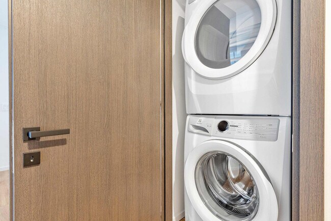 Building Photo - 398 NE 5th St