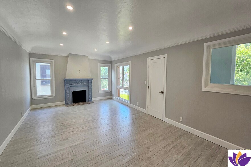 Building Photo - 1152 S Hayworth Ave