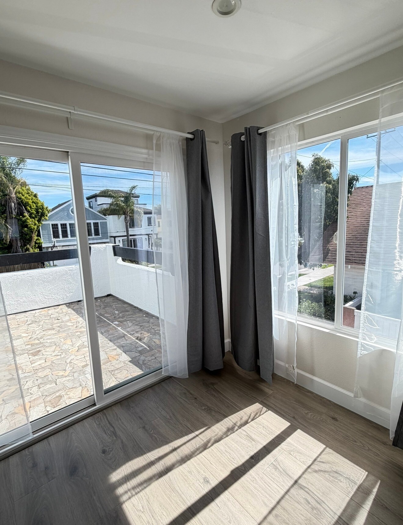 Private balcony - 733 Alabama St