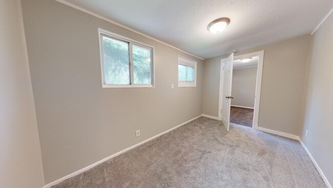 Building Photo - 4023 Valley Rd