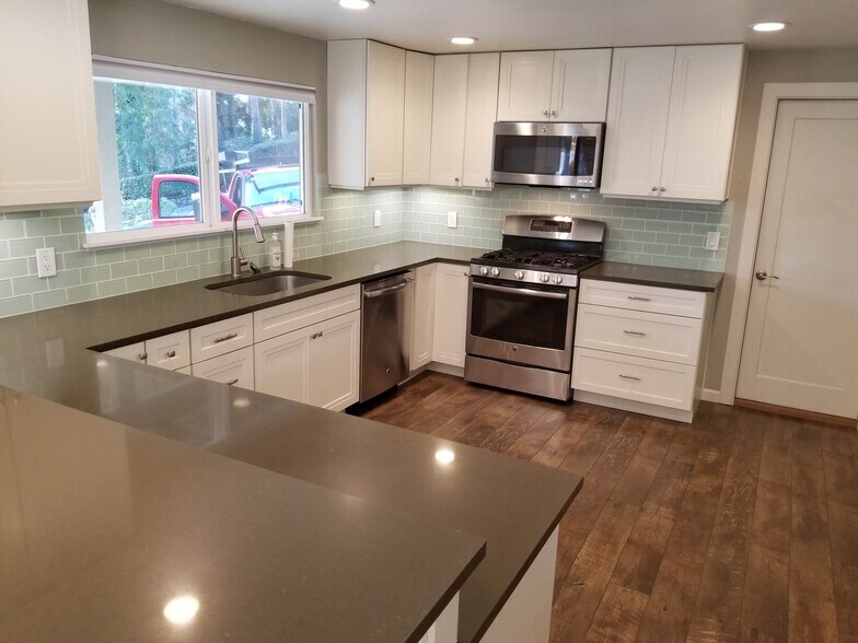 Kitchen - 8609 Warren Dr NW
