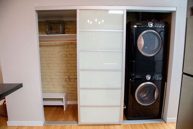 Building Photo - Chic 1-Bedroom Condo in North Capitol Hill...
