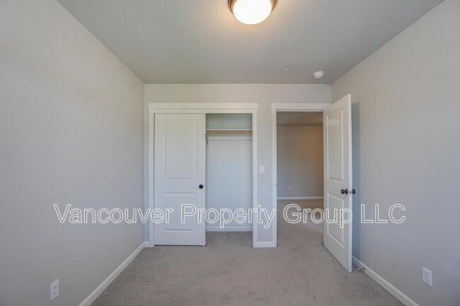 Building Photo - 5809 NE 71st Ave